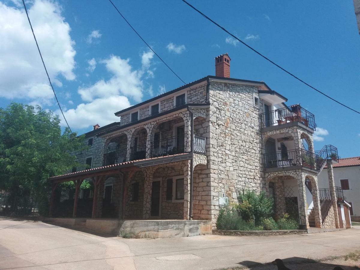 브르토니글라 Ranch Radin B&B 외부 사진