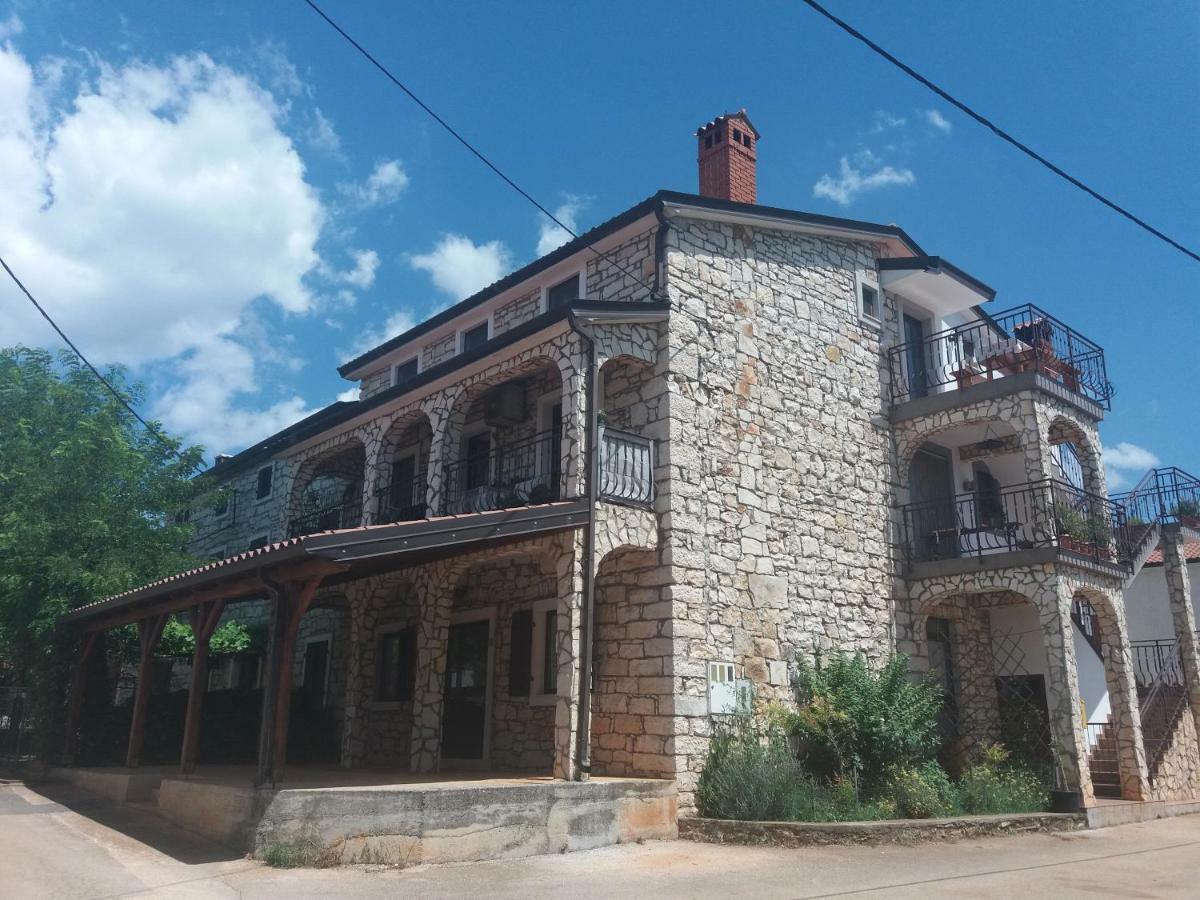 브르토니글라 Ranch Radin B&B 외부 사진
